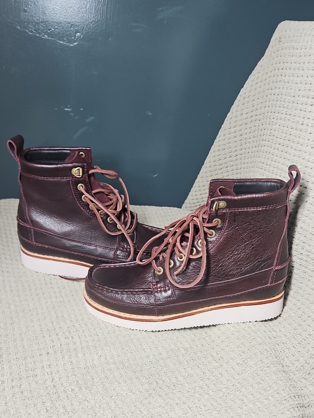 Clarks Men's Wallace Hike Bordeaux Leather Boots with White Sole NEW WITHOUT TAG